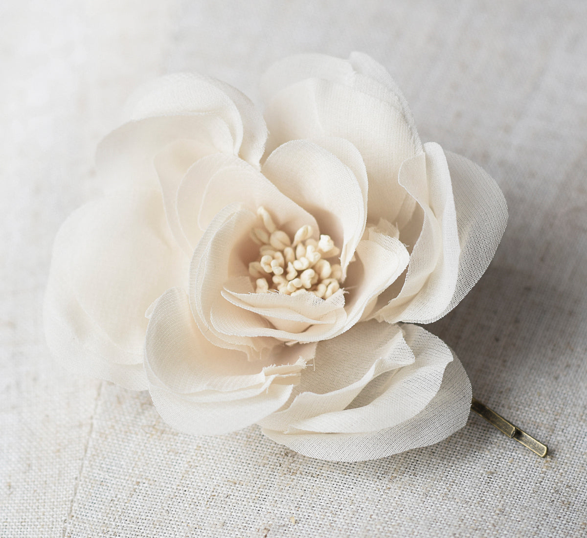small flower, ivory hair pin, stamen, bridal, wedding
